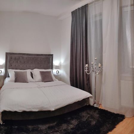 2 Izbovy Byt 60M2 V Centre Na Bakossovej, 24H Self Checkin Apartment Banska Bystrica Luaran gambar