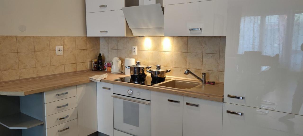 2 Izbovy Byt 60M2 V Centre Na Bakossovej, 24H Self Checkin Apartment Banska Bystrica Luaran gambar